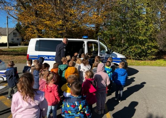 Sigurni u prometu – policijski službenici posjetili dječji vrtić Škrinjica